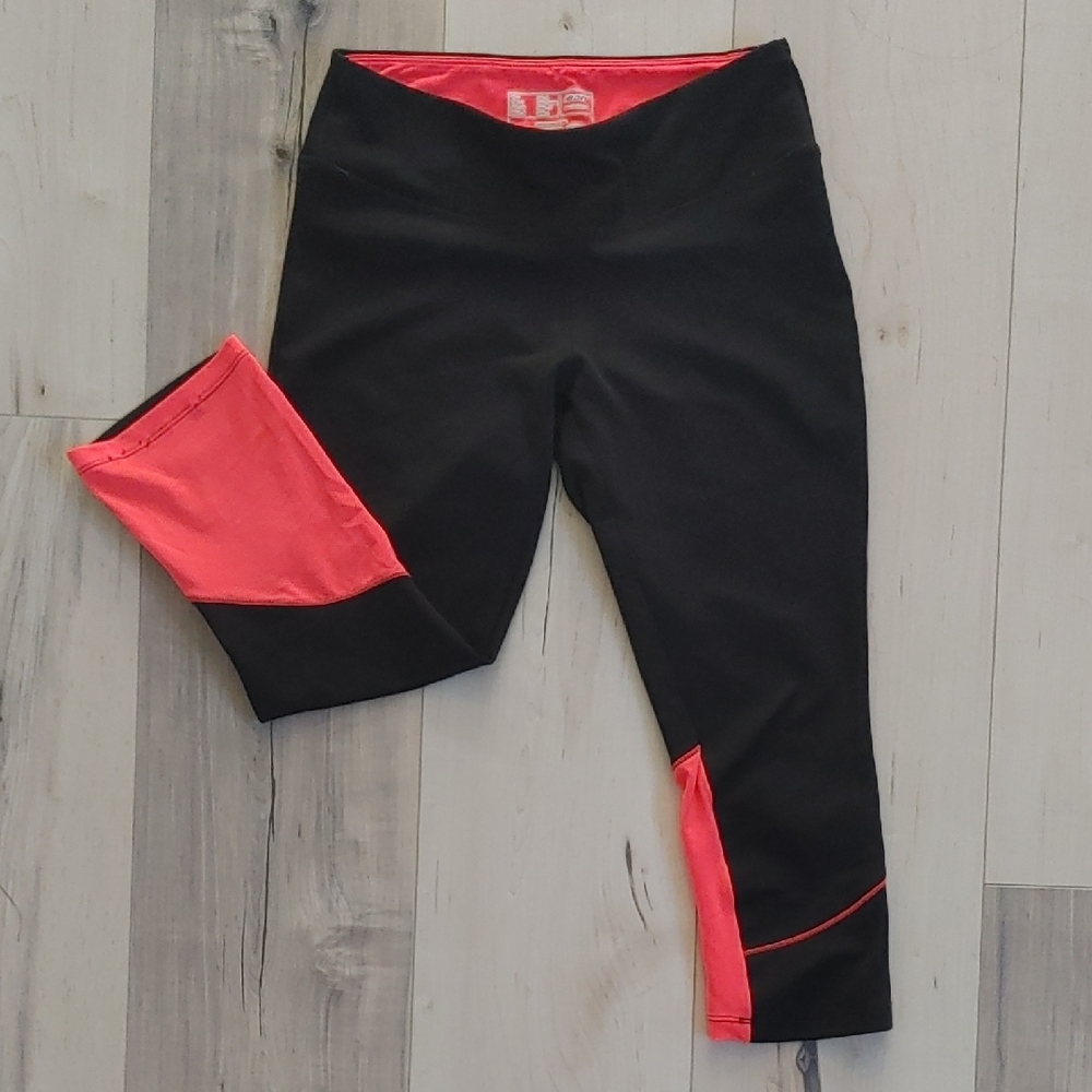 New Balance Women's Black and Coral Capri Leggings
